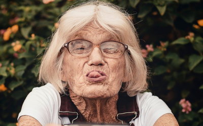 Santé des seniors : longévité, maladies chroniques et innovations 2024